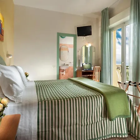 Caravel Hotel