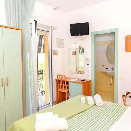 Caravel Hotel