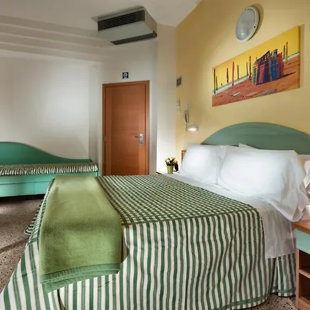 Caravel Hotel 3*