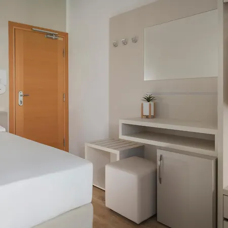 Ξενοδοχείο Caravel 3*