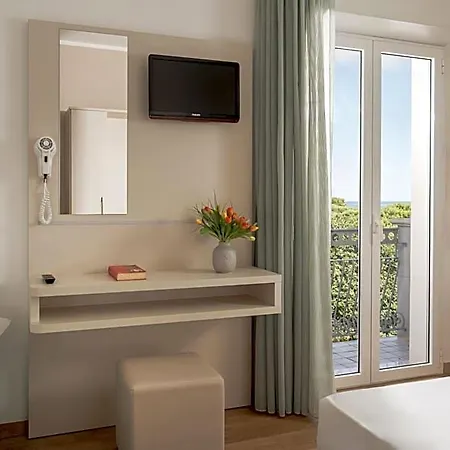 Caravel Hotel
