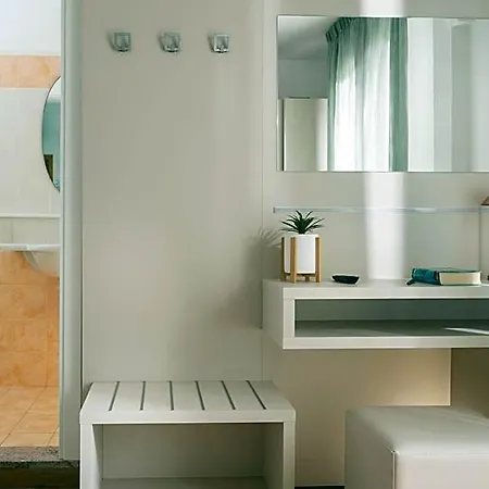 Caravel Hotel 3*