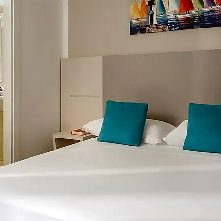 Caravel Hotel