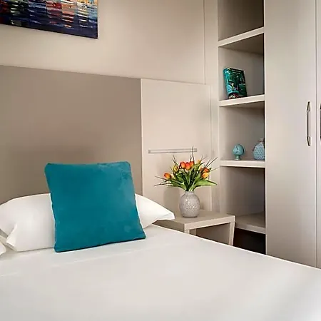 Caravel Hotel